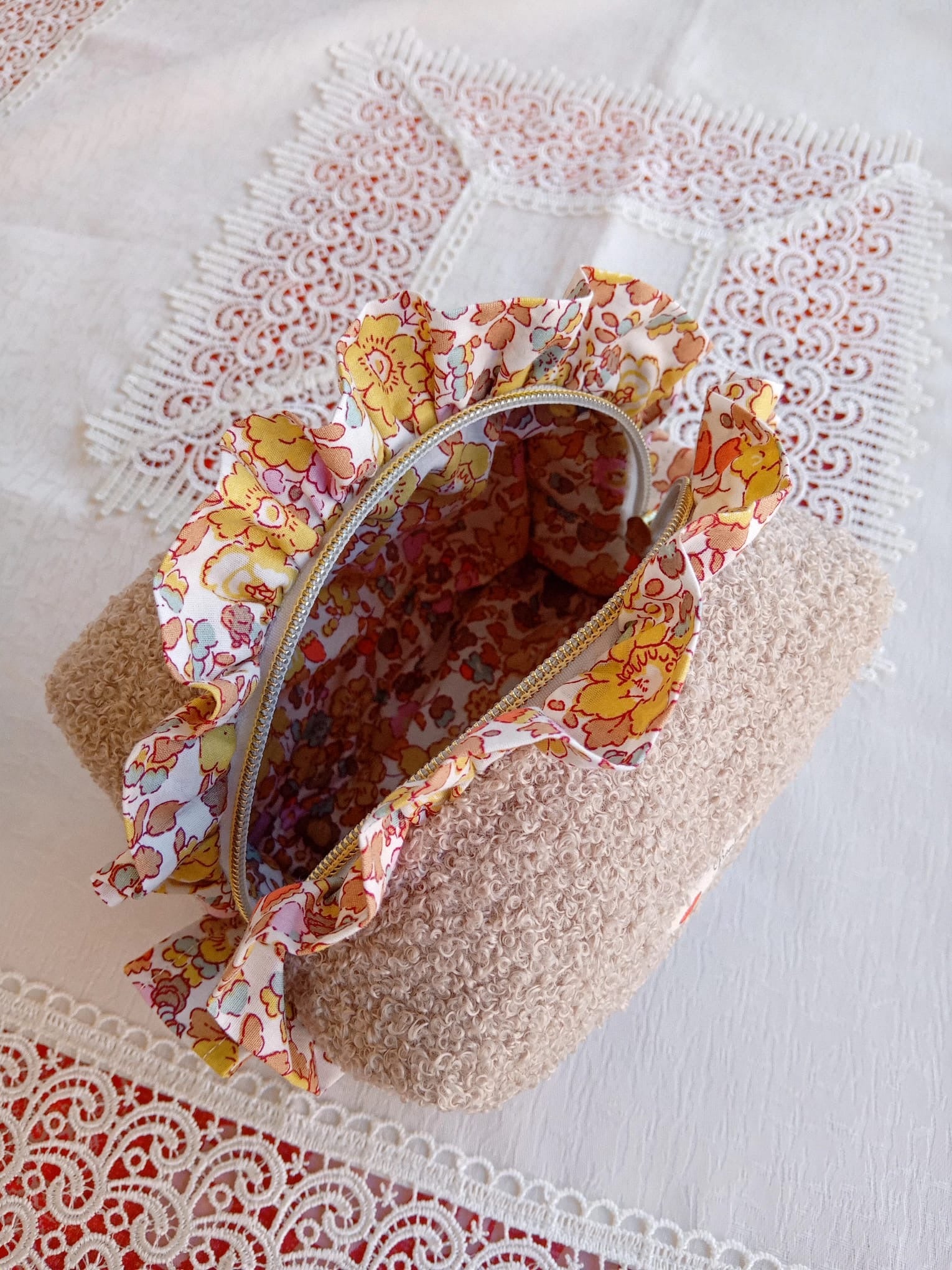 Beauty Bag Teddy con Volant