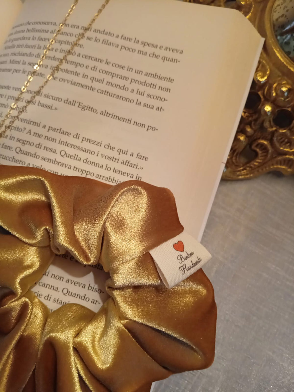 Scrunchie Velvet Gold