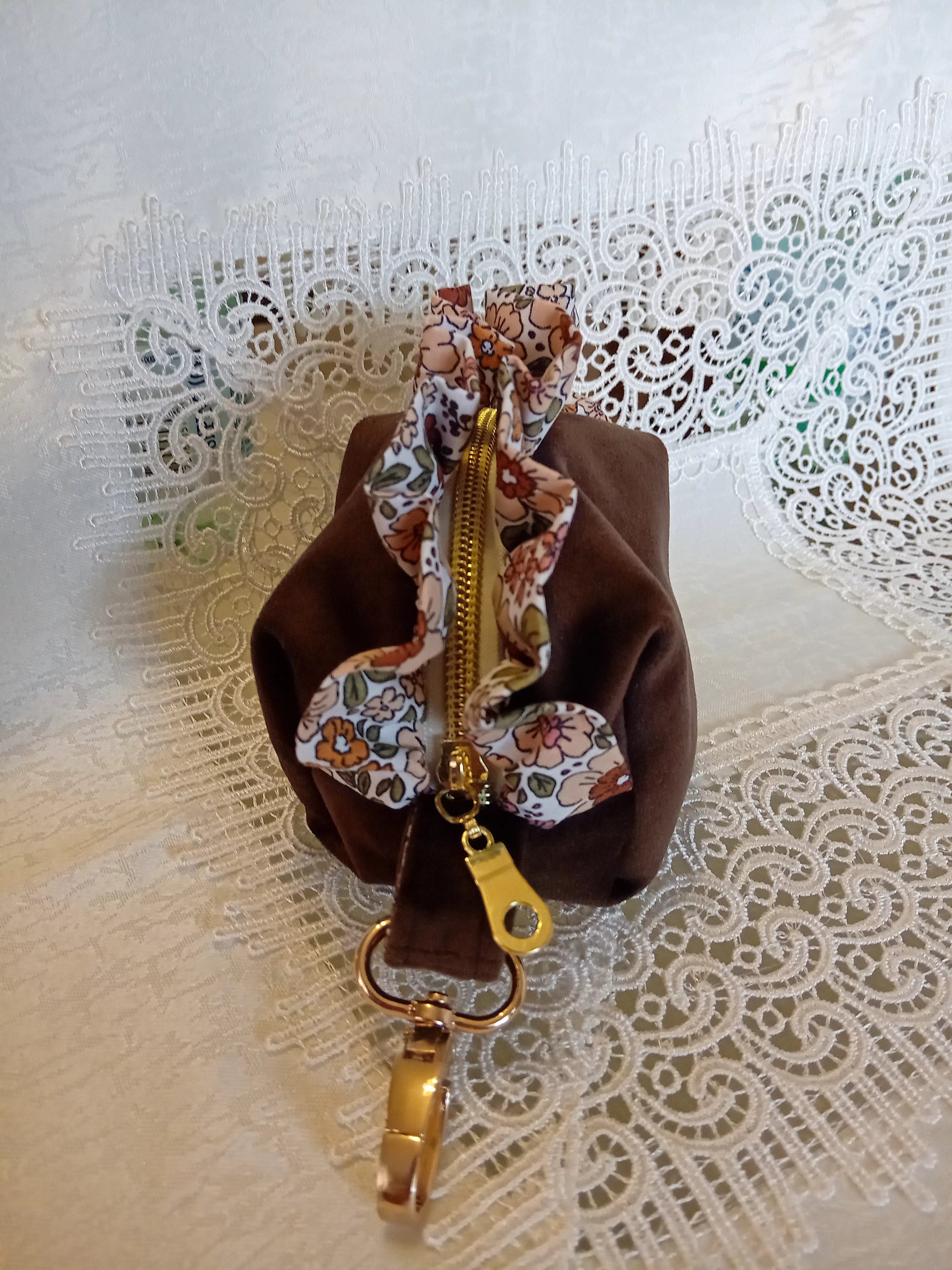 Mini beauty bag velvet chocolate